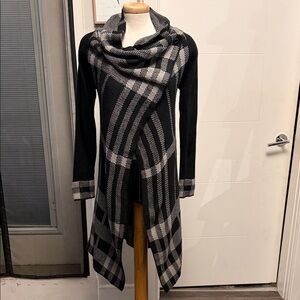 Venus Black and Gray Plaid Long Cardigan